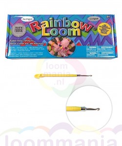 Rainbow Loom kit met metalen haaknaald en 600 elastiekjes.